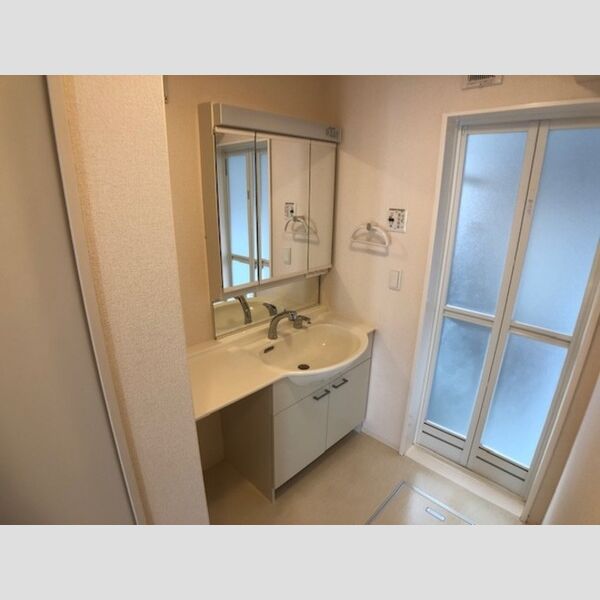 洗面所 (301 洗面所)