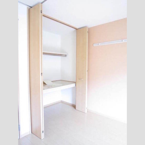 収納 (202号　リビングクローゼット)