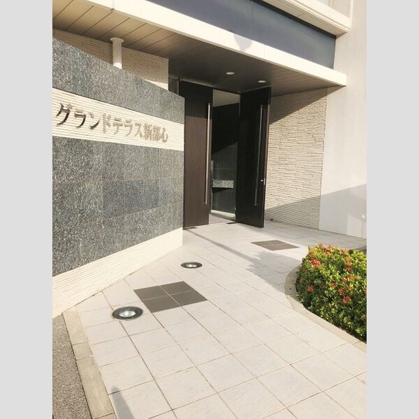 エントランス (エントランス)