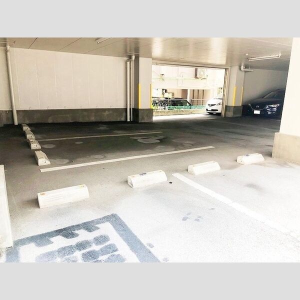 駐車場 (駐車場)