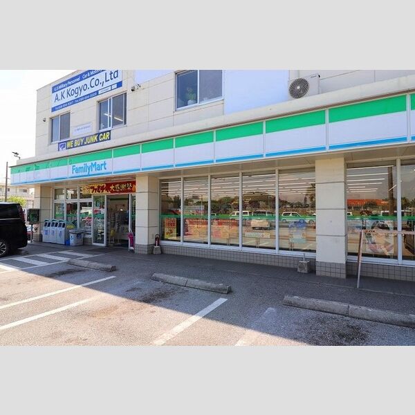 現地周辺 (ファミリーマート嘉手納第一ゲート前店まで300m)