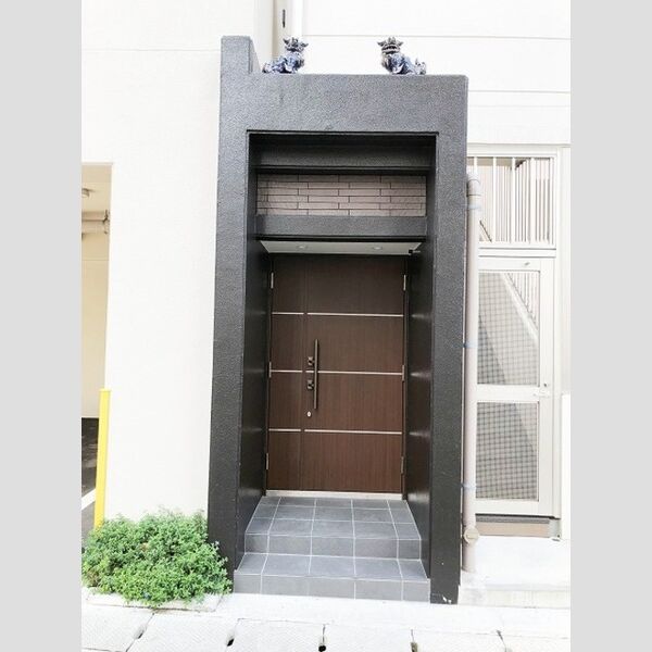 エントランス (エントランス)