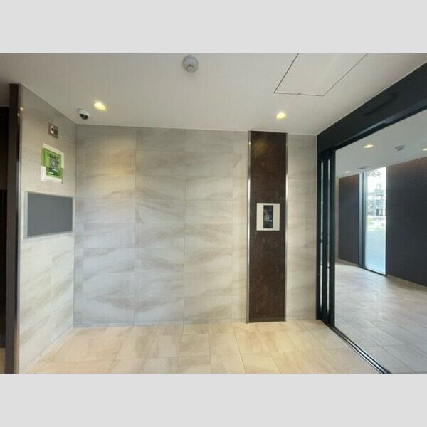 エントランス (エントランス)