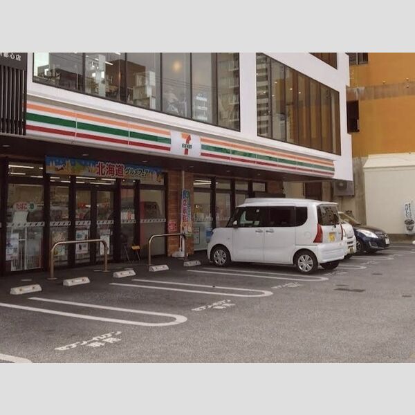 現地周辺 (セブンイレブン那覇天久1丁目店　260m)