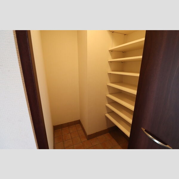 玄関 (シューズボックス)