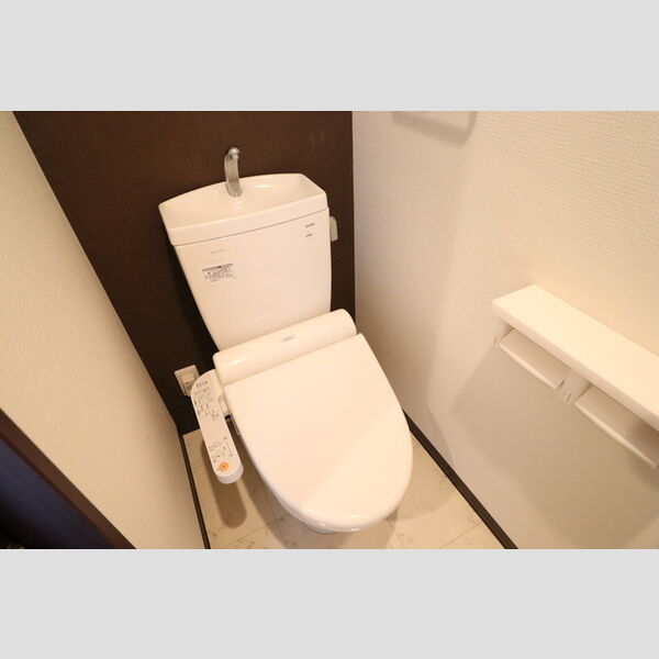 トイレ (温水洗浄暖房便座)
