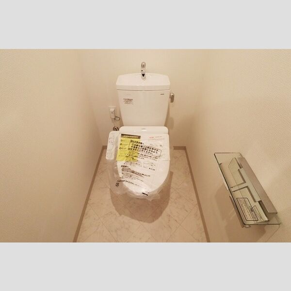 トイレ (702　温水洗浄暖房便座)