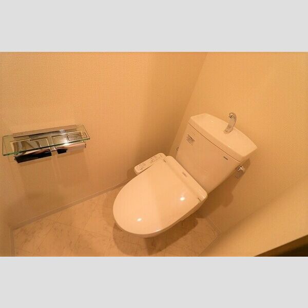 トイレ (トイレ)