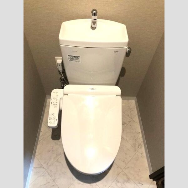 トイレ (705　温水洗浄暖房便座)