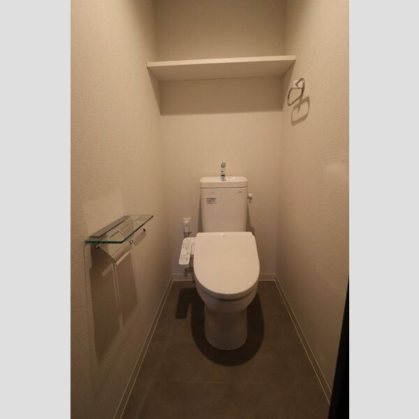 トイレ (405号　温水洗浄暖房便座)