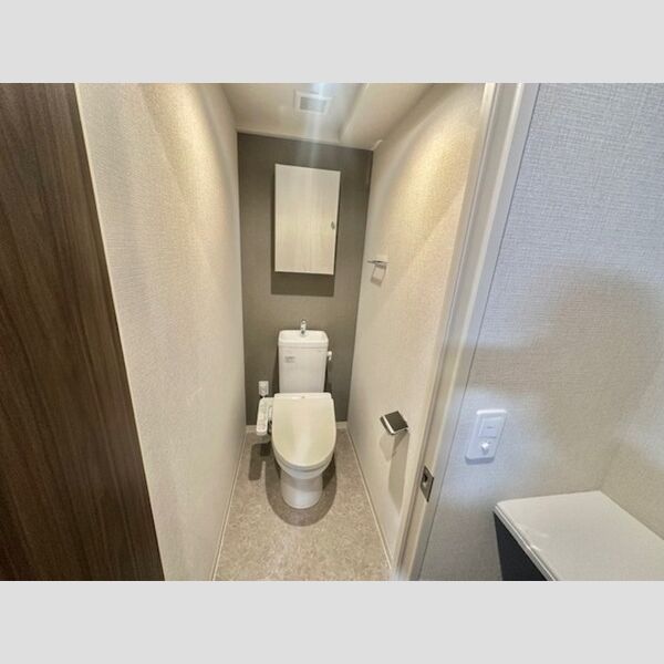 トイレ (トイレ)