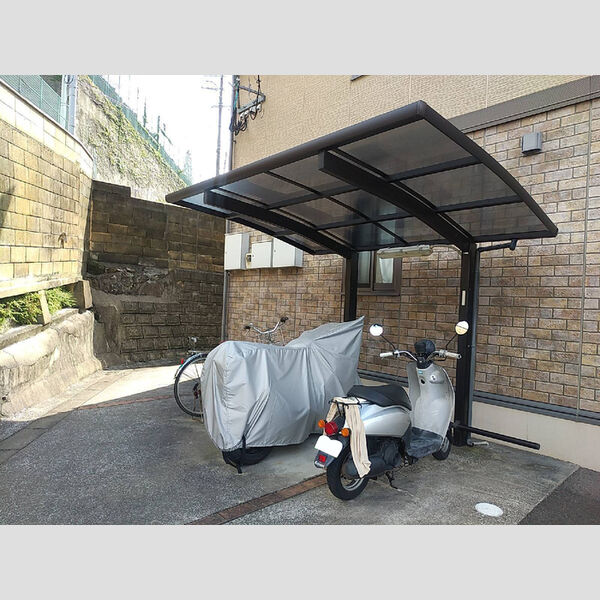 現地周辺 (駐輪場)