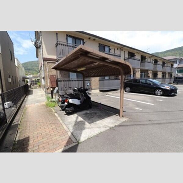 現地周辺 (駐輪場)