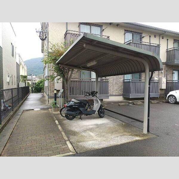現地周辺 (駐輪場)