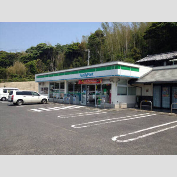 現地周辺 (ファミリーマート平戸店)