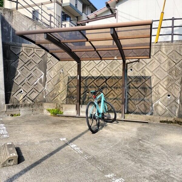 現地周辺 (駐輪場)