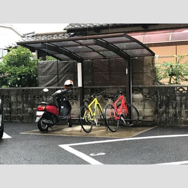 現地周辺 (駐輪場)