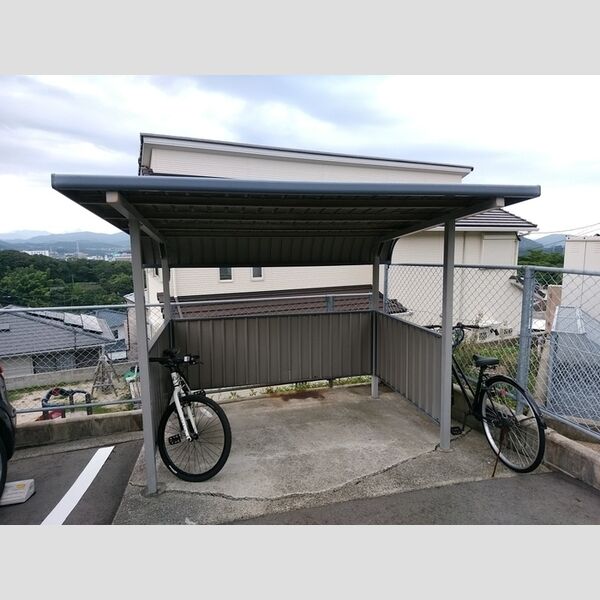 現地周辺 (駐輪場)