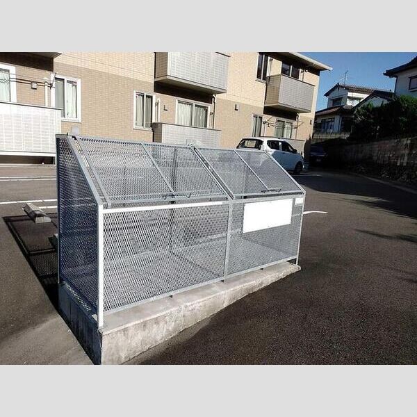 現地周辺 (ゴミ置き場)