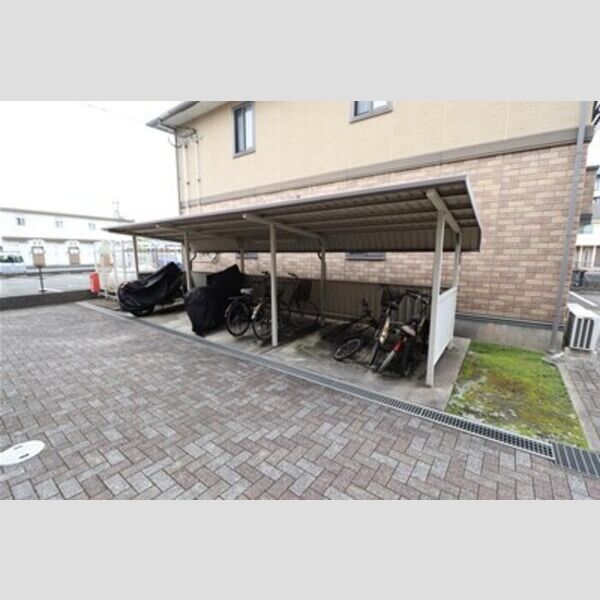 現地周辺 (駐輪場)