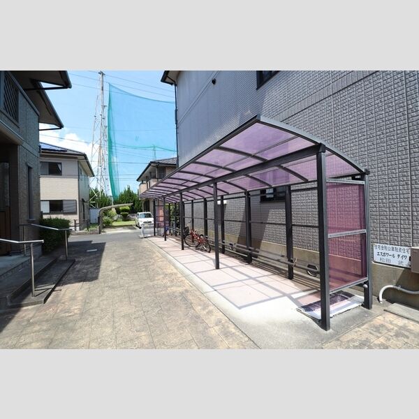 現地周辺 (駐輪場)