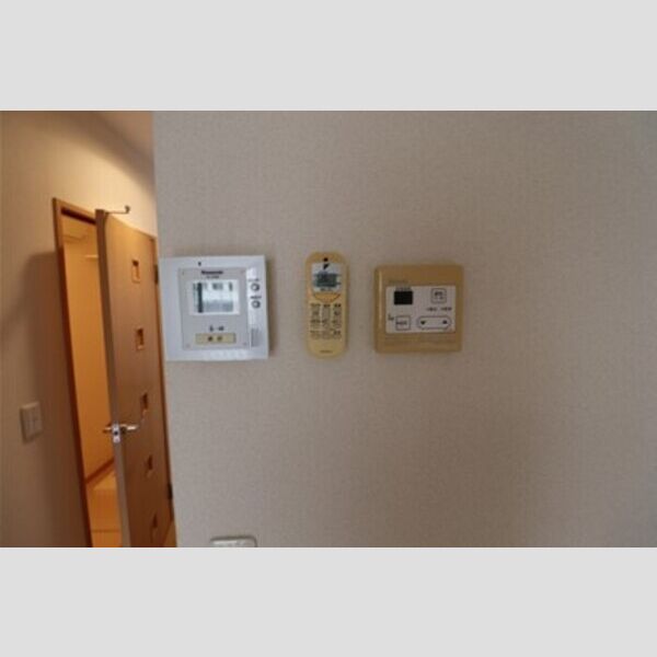 その他設備 (モニタ付インターホン・追い焚き給湯)