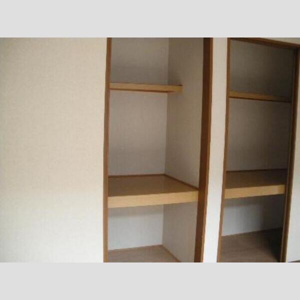 収納 (F棟和室収納)