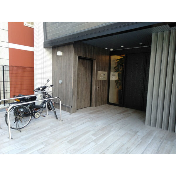 TAT LYON TIMBER TOWNの外観2枚目