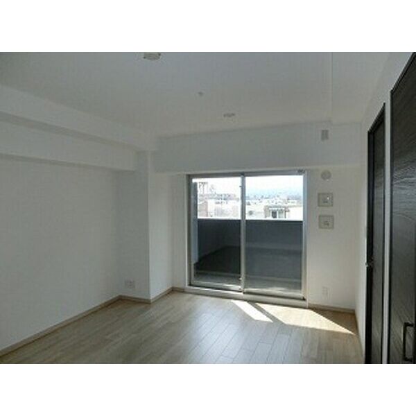 プレサンスロジェ四条大宮駅前の室内写真1枚目