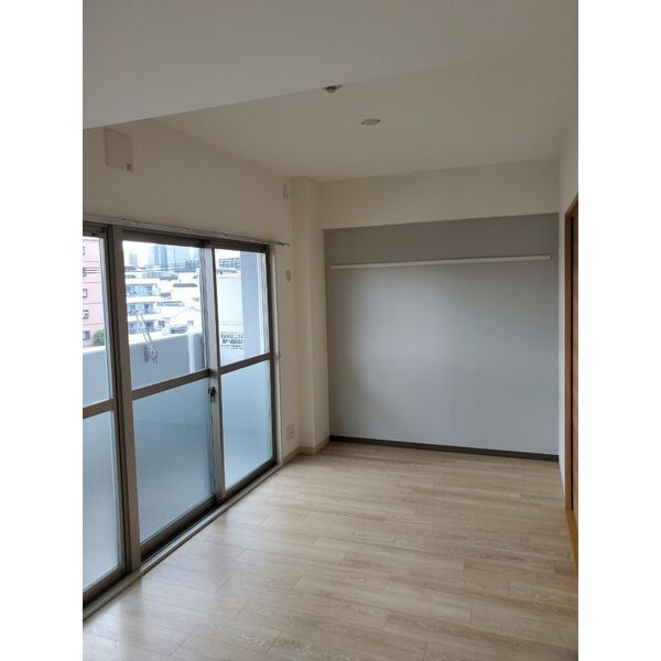 フォーリアライズ京橋の室内写真1枚目