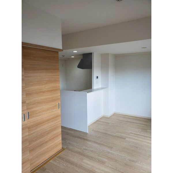 フォーリアライズ京橋の室内写真2枚目