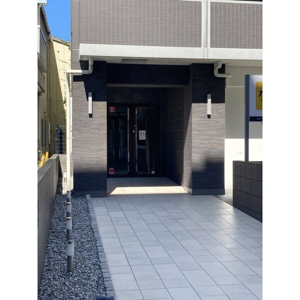 レジュールアッシュ江坂の外観2枚目