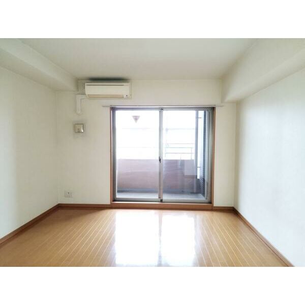 クリスタルグランツ西大路三条の室内写真1枚目