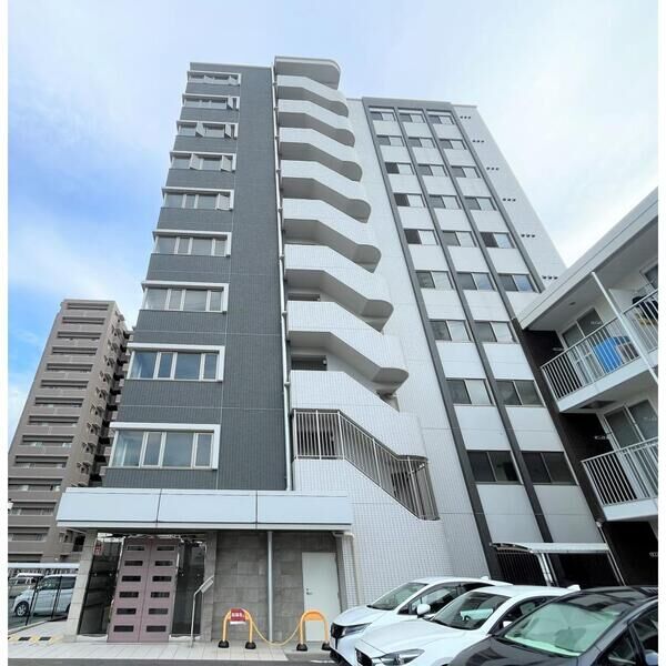 BUILDING