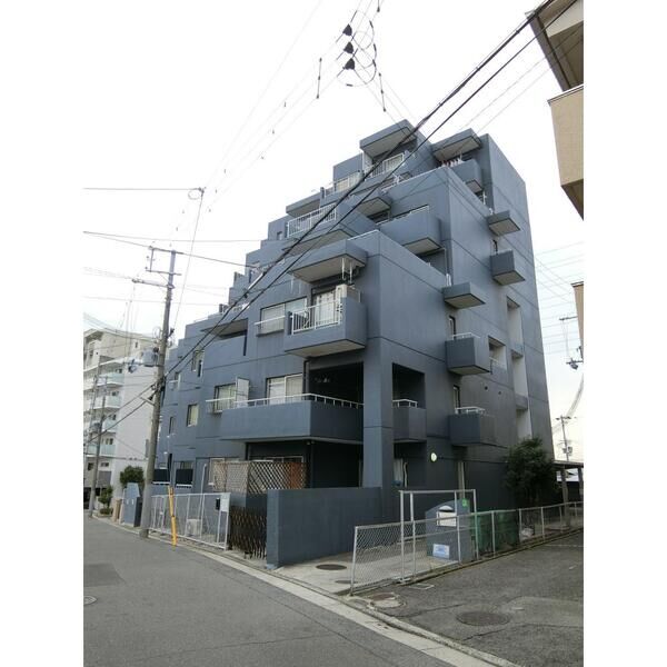 BUILDING