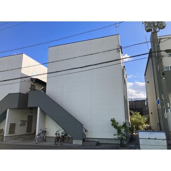 BUILDING