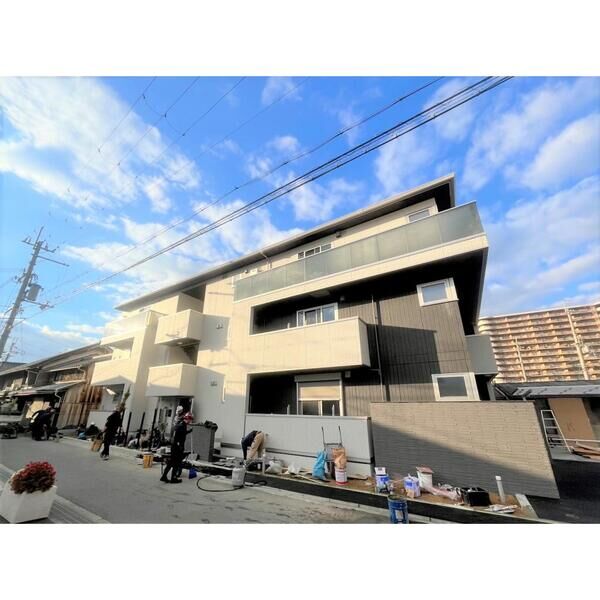 BUILDING