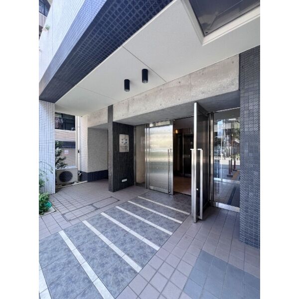 クリスタルグランツ新大阪の外観2枚目