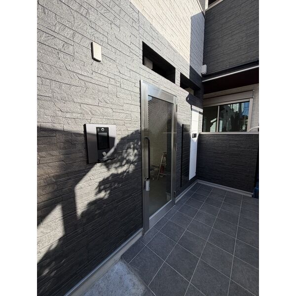 クレスト高安の外観2枚目