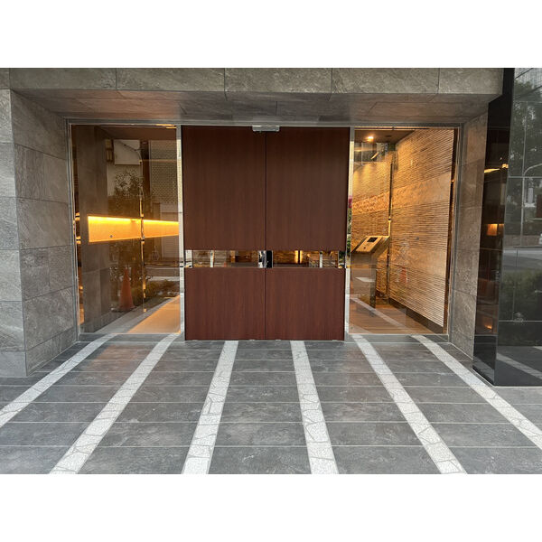 アバンティうめきたの外観2枚目