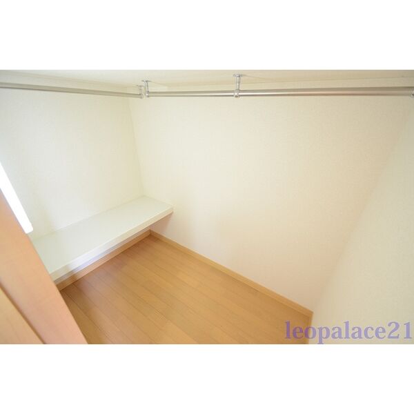 レオパレスミダスコート古曽部の室内写真8枚目