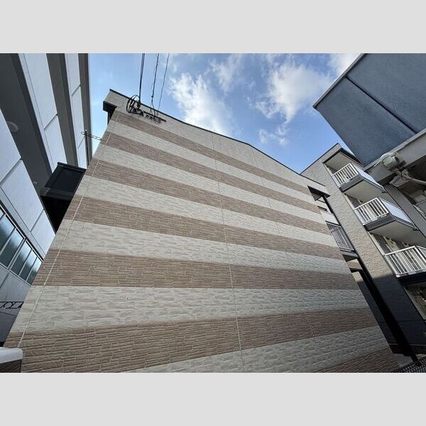 レオパレススプルース鳴尾の外観2枚目