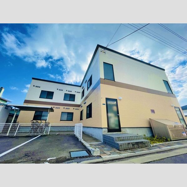 レオパレスドミール湯川 画像1