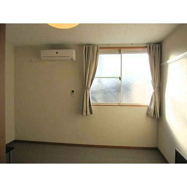 レオパレスKS蔭山の室内写真4枚目