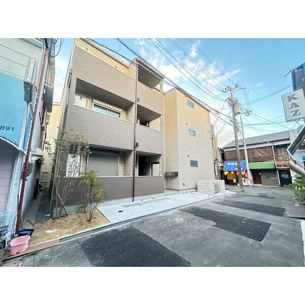 アート総持寺駅前