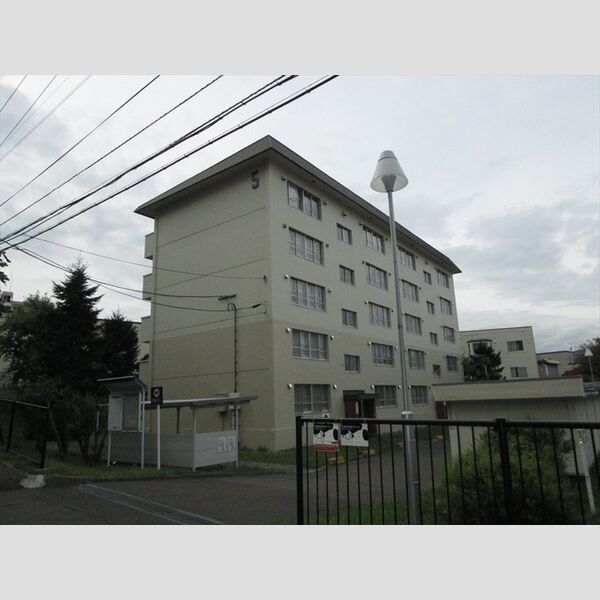 札幌西月寒団地5号棟 画像1