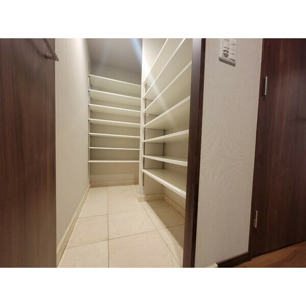 プレサンスレジェンド堺筋本町タワーの室内写真5枚目