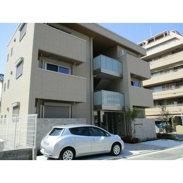 シャーメゾンハレクラニの外観6枚目