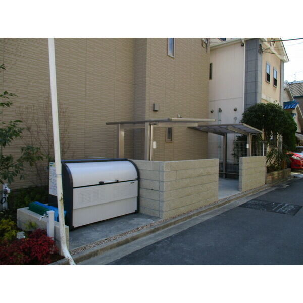 シャーメゾンハレクラニの外観3枚目