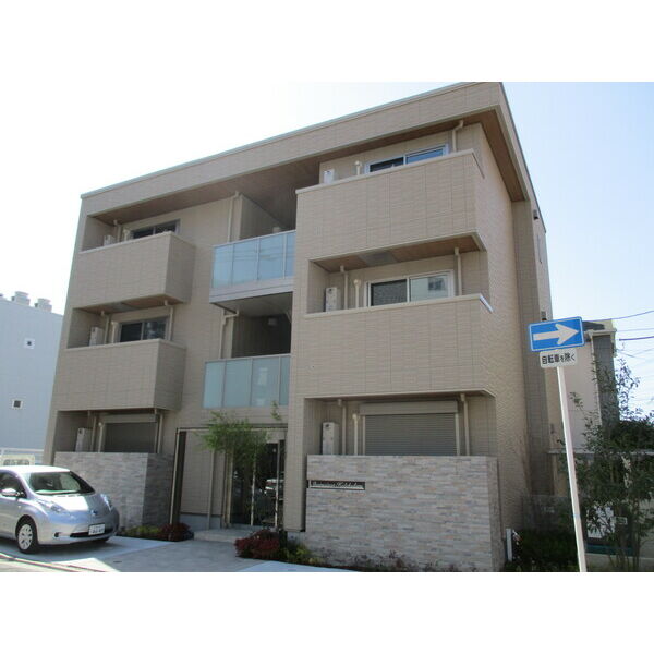 シャーメゾンハレクラニの外観8枚目